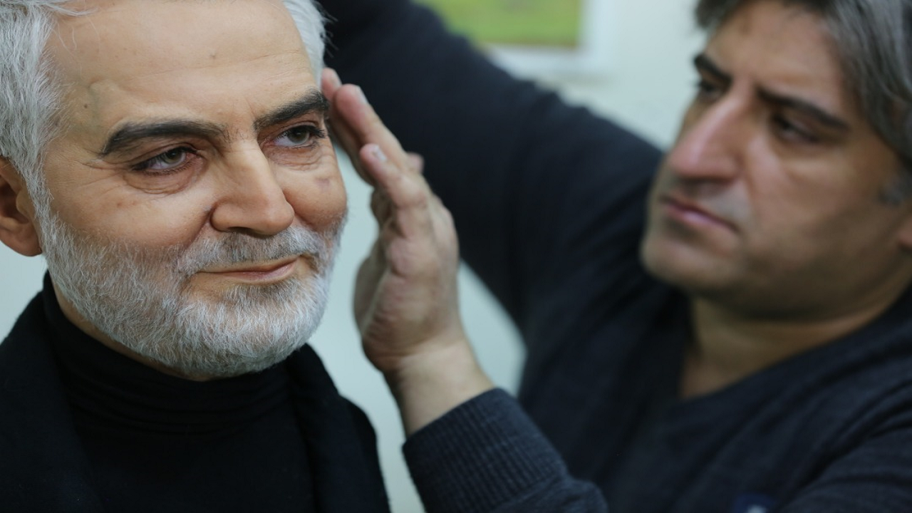 ناگفته‌های خالق تندیس سردار دل‌ها از چگونگی ساخت مجسمه مشاهیر/ تندیس حاج قاسم، خاص‌ترین کارم بود