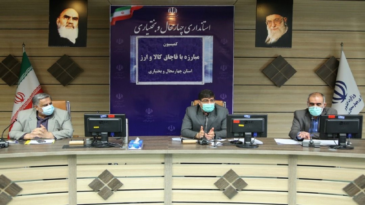 کسی که قاچاق کالا و ارز می‌کند به اقتصاد و تولید ملی ضربه می‌زند