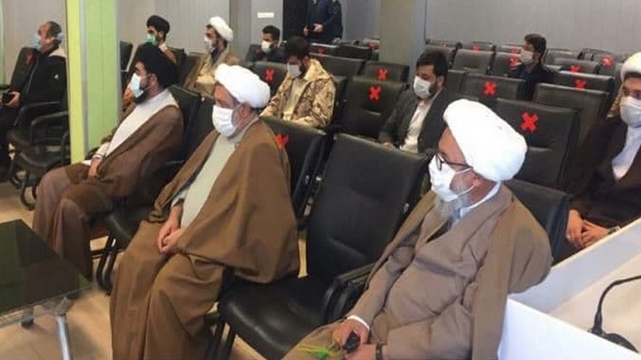 تقدیر طلاب حوزه علمیه از کارکنان بیمارستان شهید مصطفی خمینی ایلام