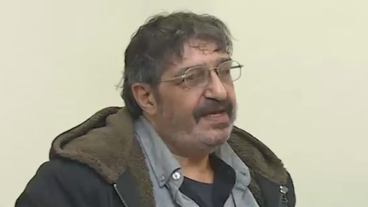 لحظه گفت و گوی صمیمانه رهبر معظم انقلاب اسلامی با محمد صالح‌علا + فیلم