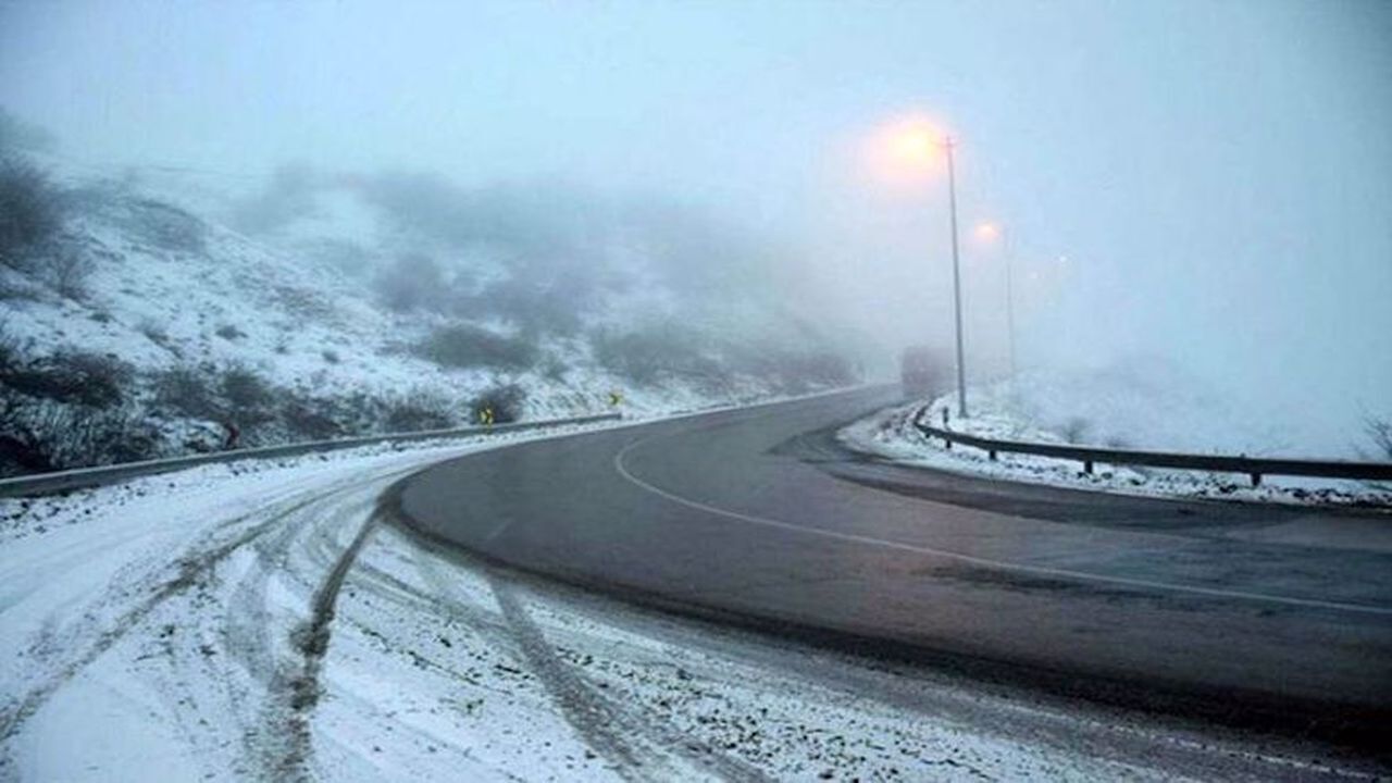 برف در محور‌های کوهستانی گلستان / از سفر‌های غیرضروری خودداری کنید