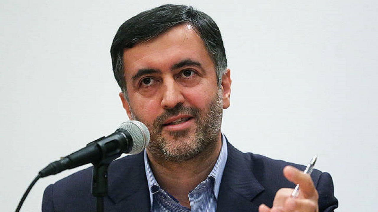 در یکی از جلسات رهبری با اهل قلم حضور داشتم، واقعا غیر رسمی بود