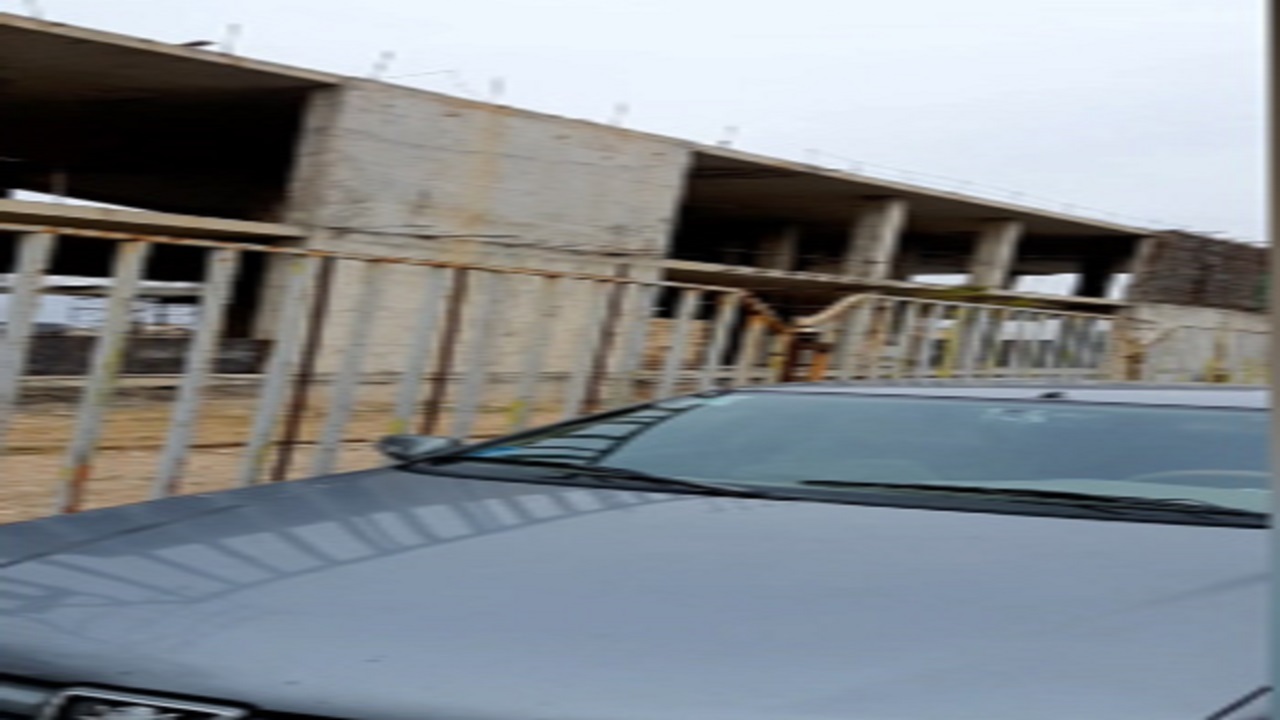 نیمه کاره رها شدن پاساژ فیروزه در کرمانشاه + فیلم