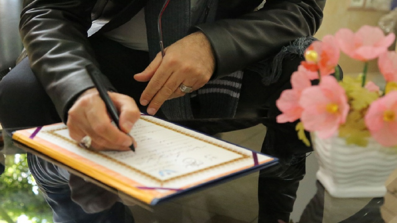 نیکوکار یزدی گل کاشت
