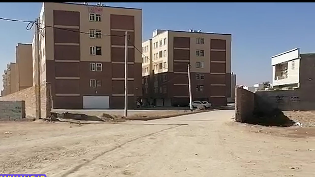 گلایه ساکنان مسکن مهر کرمان از نداشتن آب شرب + فیلم