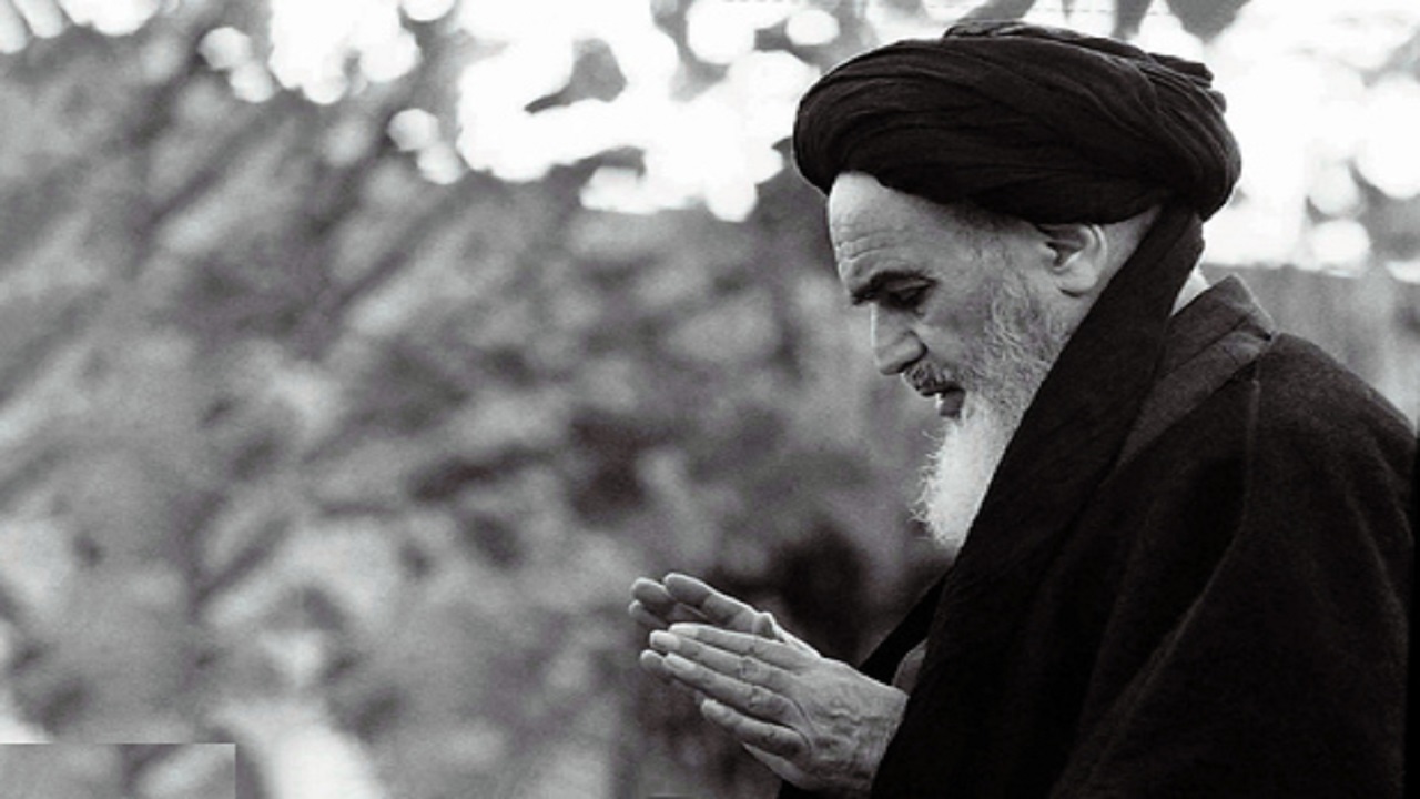 خاطره خبرنگار فرانسوی از هنگامه نماز امام