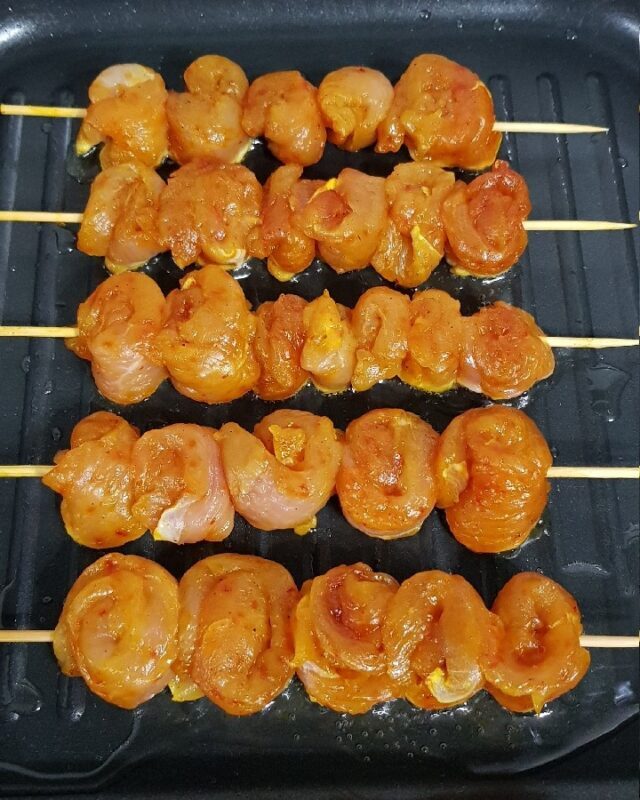 طرز تهیه و فوت و فن&zwnj;های جوجه کباب حلزونی تابه&zwnj;ای، روی زغال یا در فر