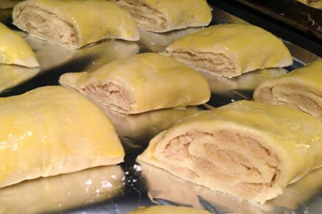 طرز تهیه شیرینی گاتا ارمنی مغزدار با دستور اصلی؛ یک عصرانه جذاب