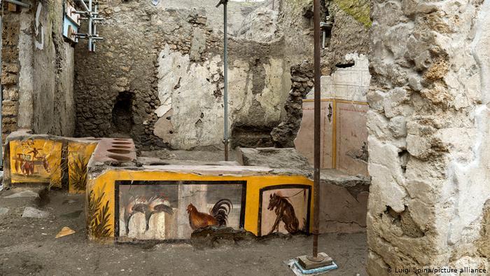 کشف اغذیهفروشی با مِنوی غذا متعلق به دوران رُم باستان کشف اغذیهفروشی با مِنوی غذا متعلق به دوران رُم باستان