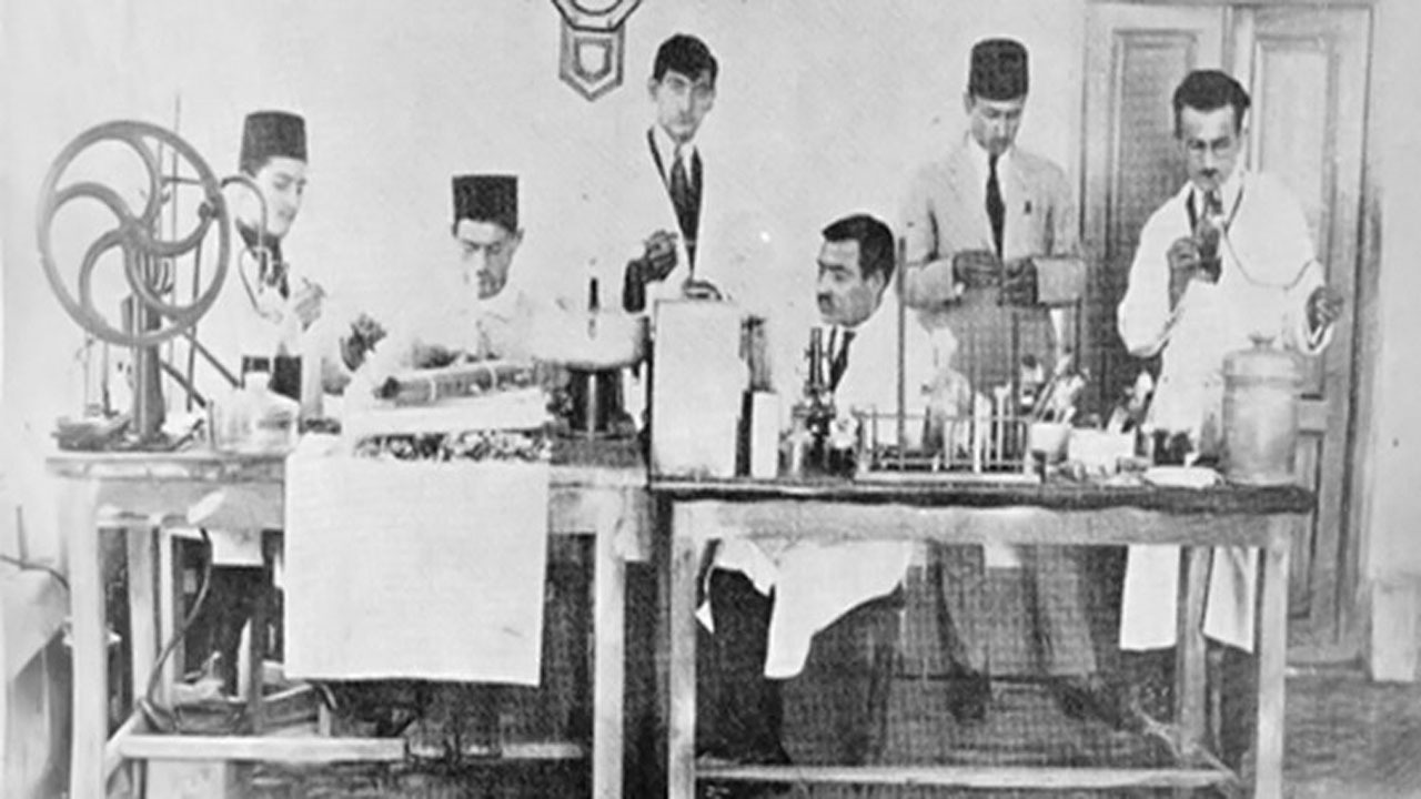 نوشته های ناصرالدین‌شاه بعد از ملاقات با پاستور /  جریان مرکزی که خدمات پزشکی صادر می‌کند