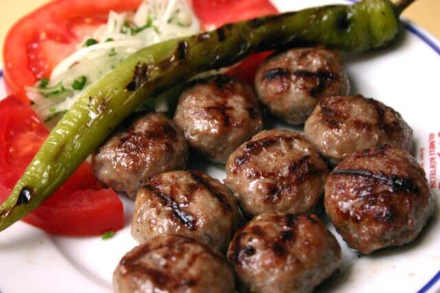 طرز تهیه کباب علی نازیک ترکیه&zwnj;ای به ۲ روش مختلف؛ خوشمزه و پرطرفدار