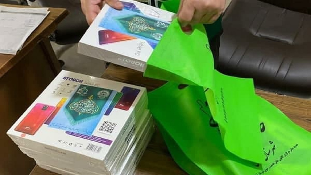 خادمیاران رضوی آمل به یاری دانش آموزان بی بضاعت شتافتند