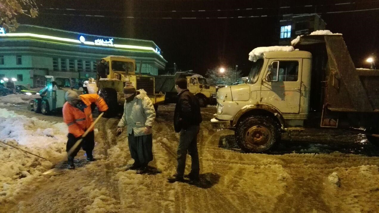 انباشت بشکه‌های حاوی شن و ماسه در نقاط حادثه خیز شهری