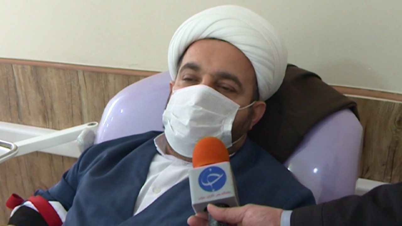 اهدای خون جمعی از روحانیون و طلاب گیلانی همزمان با ایام فاطمیه