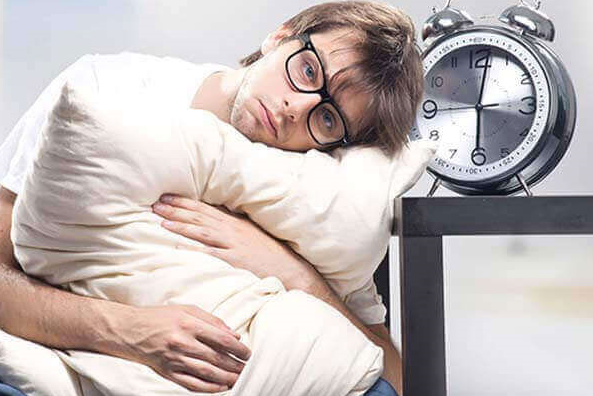 چرا تخت خواب صدا می دهد؟ راهکاری برای رفع صدای جیرجیر تخت خواب