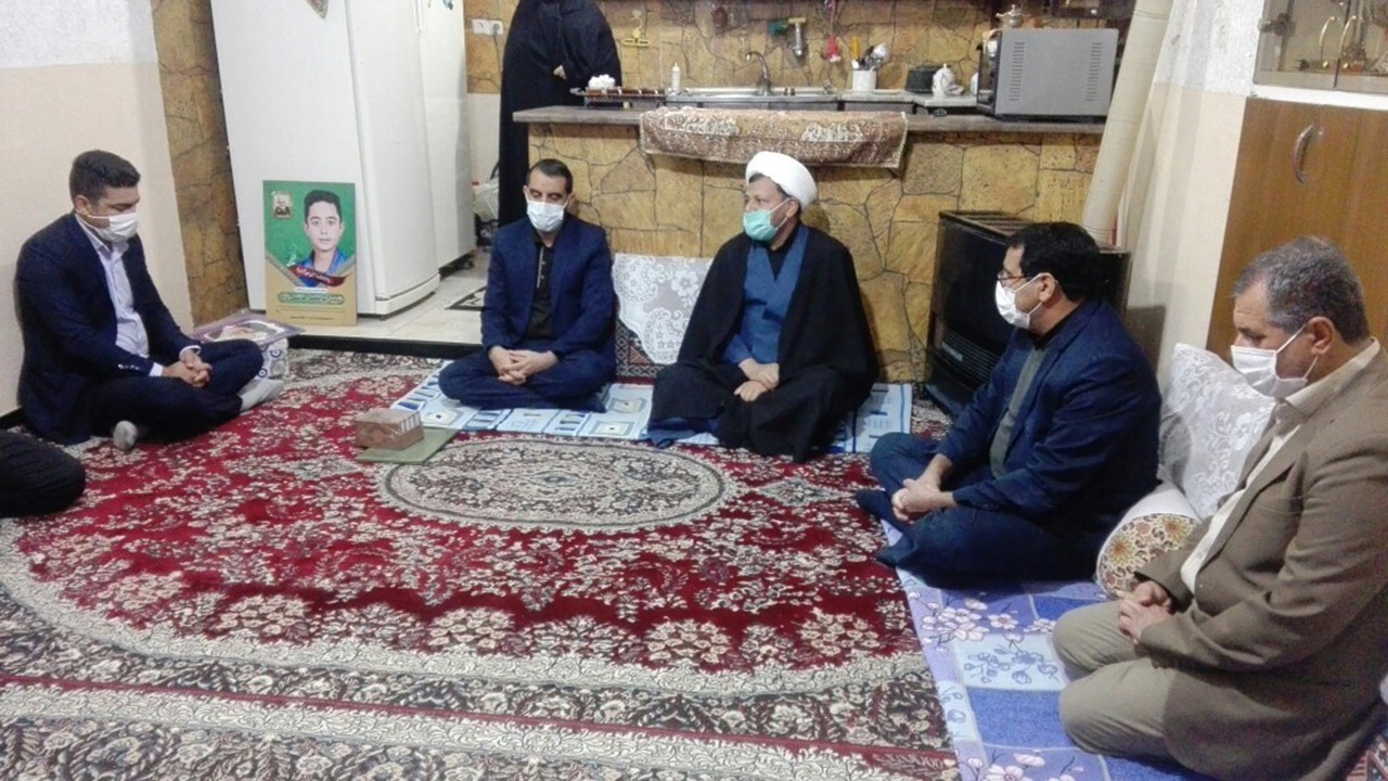 دیدار مسئولان کرمانی با خانواده معظم شهدای تشییع «سردار سلیمانی»