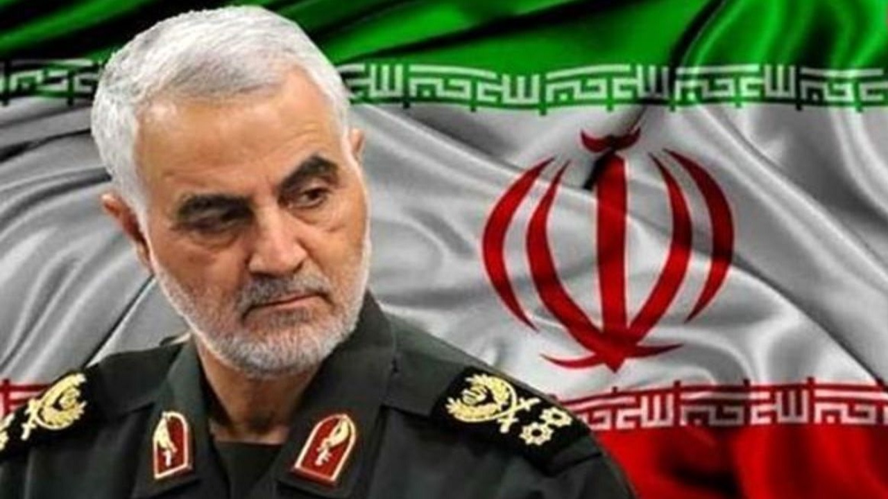 اکبری: حاج قاسم سلیمانی ۲۲ سال در جبهه مقاومت حاضر بود / مردم سوریه با حمایت و کمک حاج قاسم وارد میدان مقاومت شدند