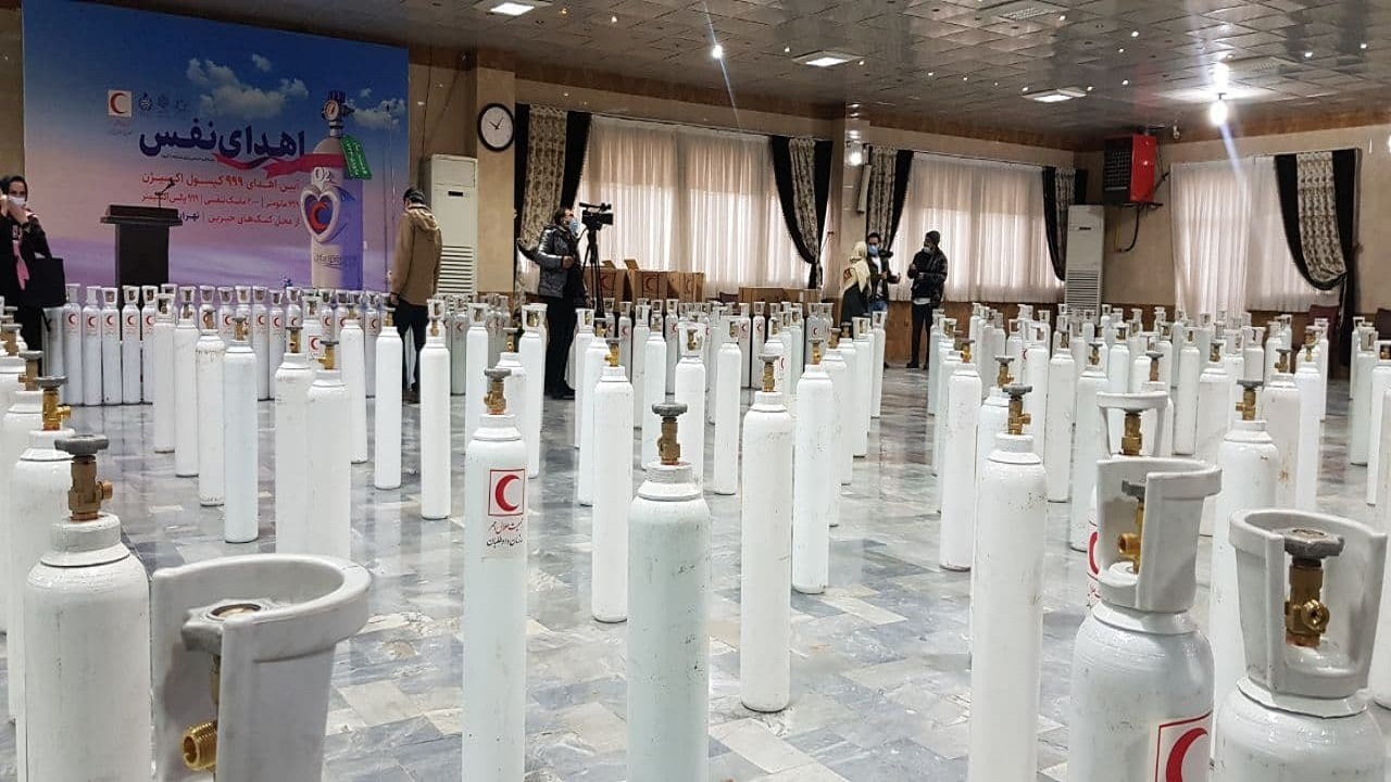خرید۱۴ کپسول اکسیژن با کمک نیکوکاران در استان همدان