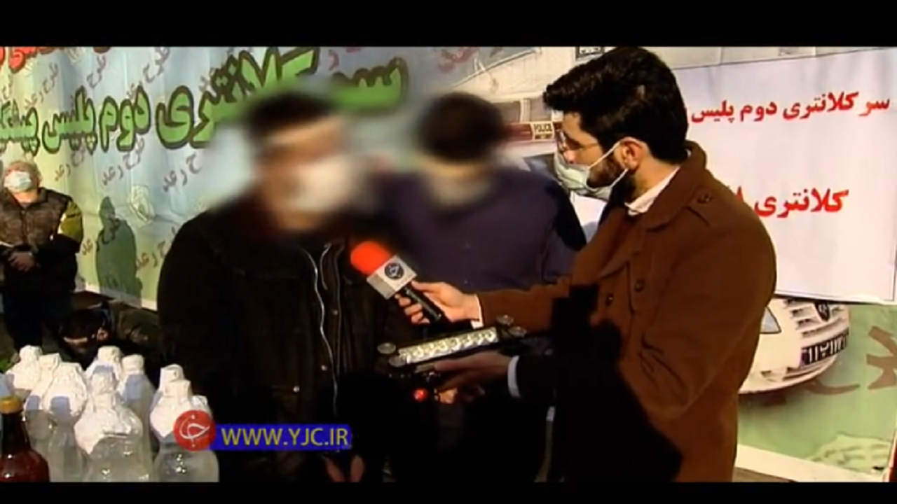 فروش مواد مخدر با چراغ گردان پلیس + فیلم