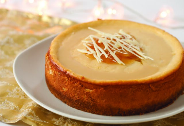 طرز تهیه چیزکیک زنجبیلی با پایه کیک در فر + فوت و فن ها