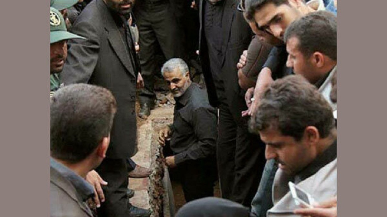 وقتی سردار سلیمانی پای شهید جمالی را بوسید!
