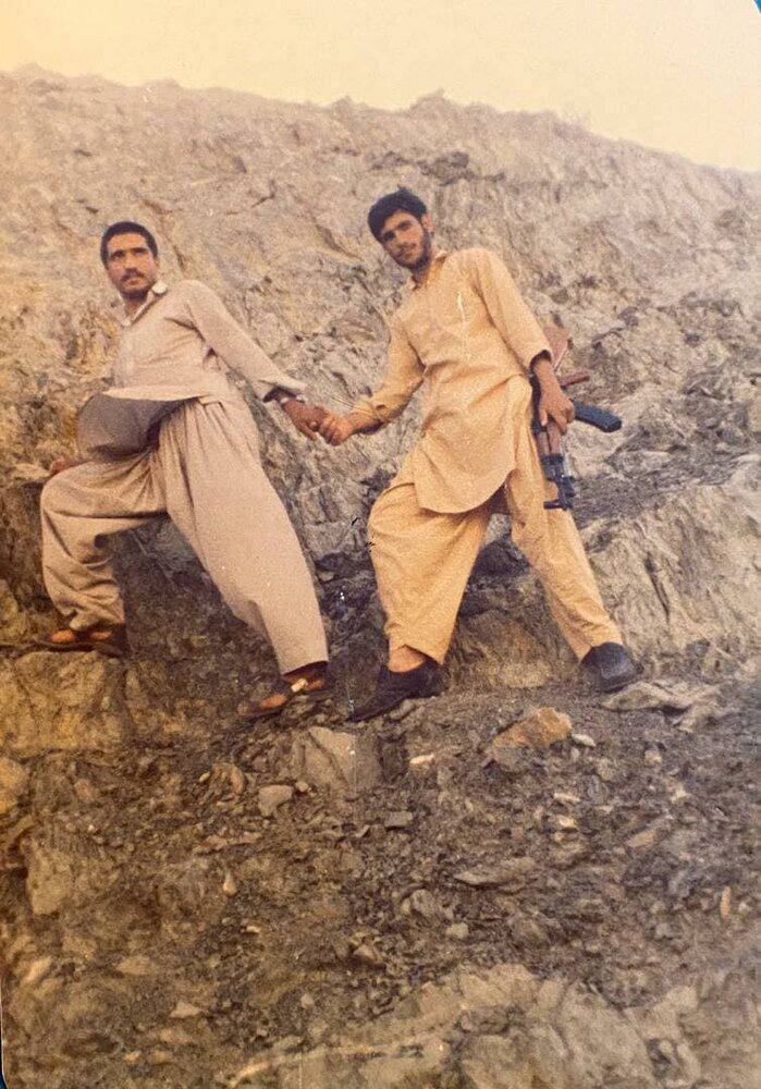 وقتی سردار سلیمانی پای شهید جمالی را بوسید!