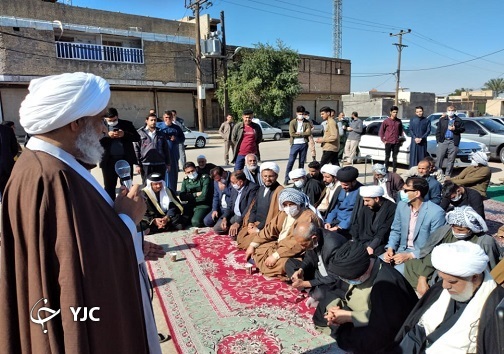 صفوف نماز جماعت در کوی مشروطه سوسنگرد تشکیل می&zwnj;شوند