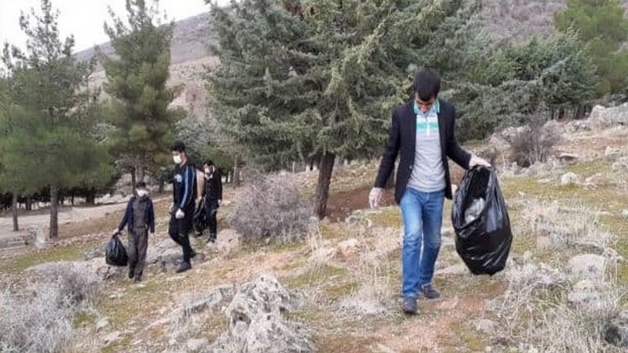 پاکسازی تفرجگاه عمومی امام زاده سید عبدالله ایوان