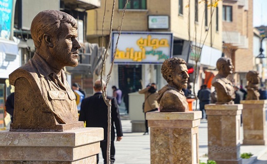 نصب سردیس شهدای قم در پیاده&zwnj;راه انقلاب +تصاویر