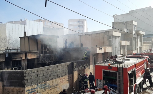 آتشسوزی گسترده در انبار مواد شیمیایی کرمانشاه آتشسوزی گسترده در انبار مواد شیمیایی کرمانشاه