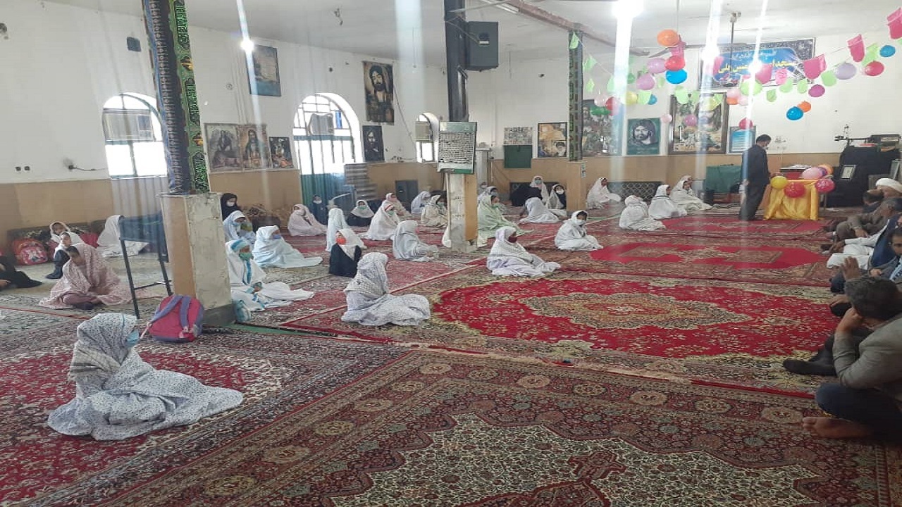 بانگ جشن عبادت و بندگی در روستای ملیحان پیچید/ دختران برای پروردگار سجده کردند