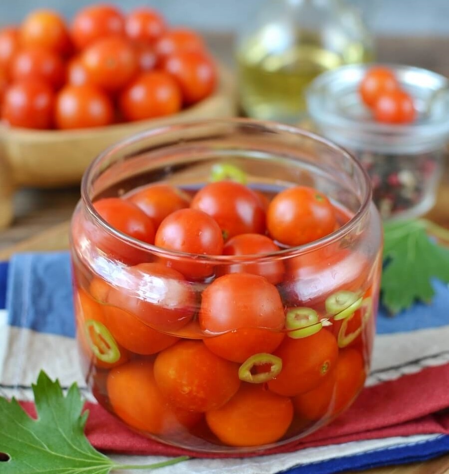 طرز تهیه ترشی و شور گوجه گیلاسی خوشمزه