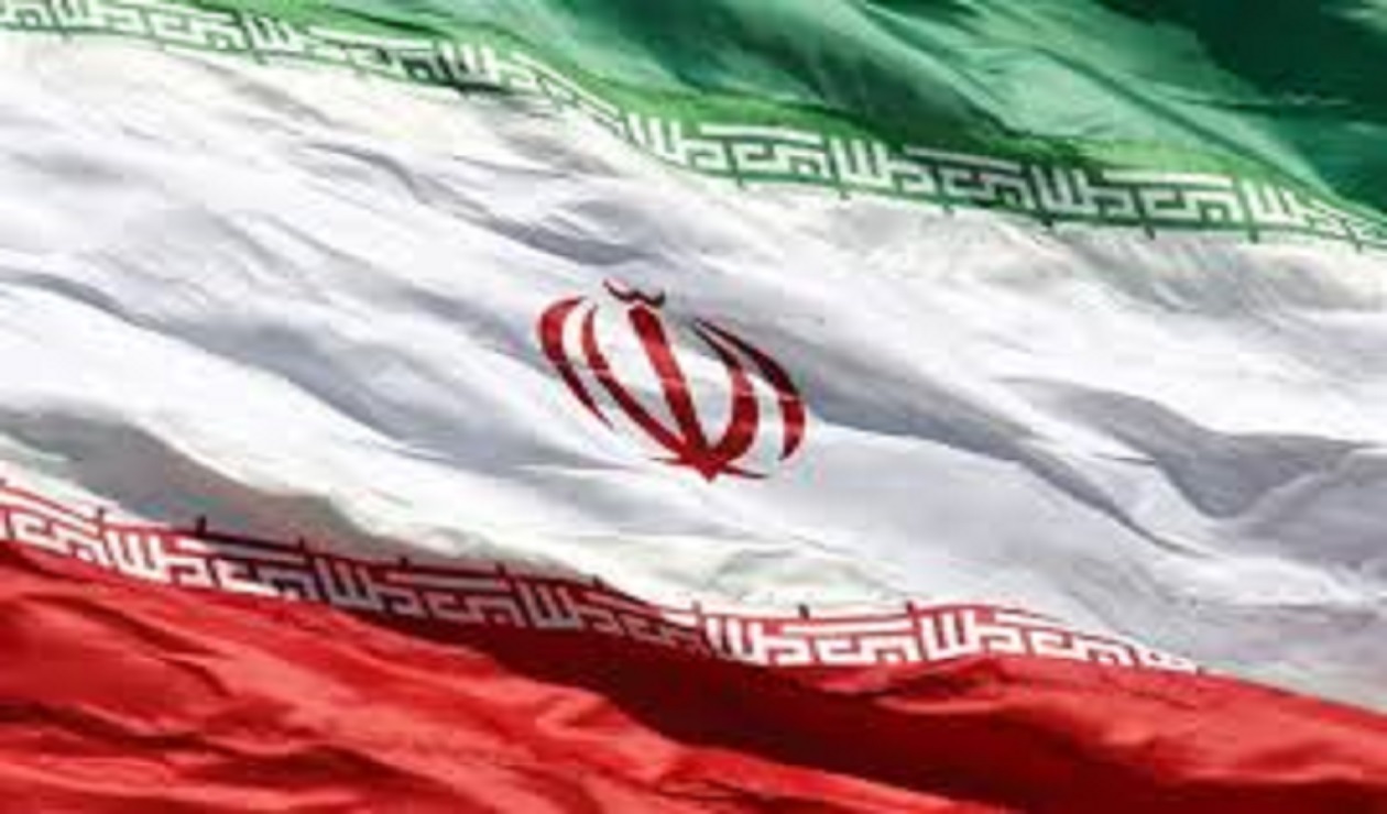 بزرگترین پرچم ایران در مشهد به اهتزاز در می آید