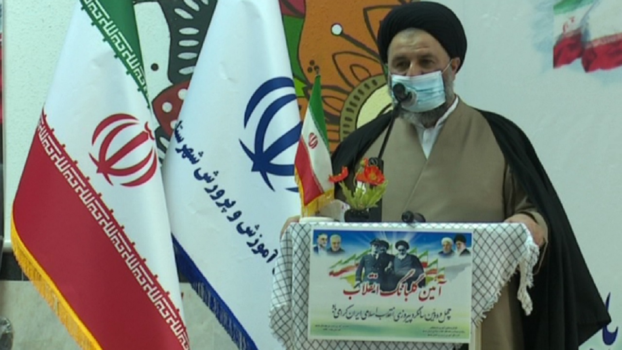معلمان و دانش‌آموزان در شکل گیری انقلاب اسلامی پیشتاز بودند