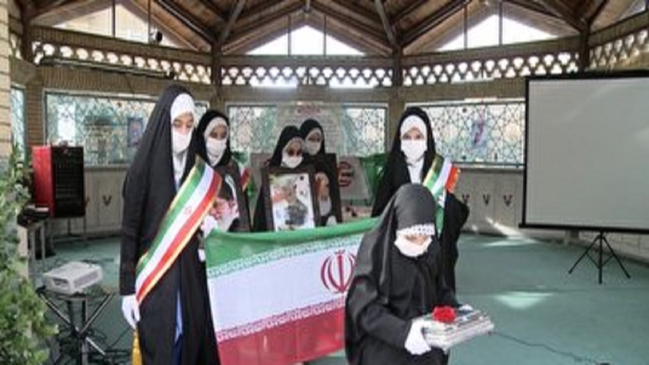 زنگ چهل و دو سالگی انقلاب اسلامی در قم نواخته شد