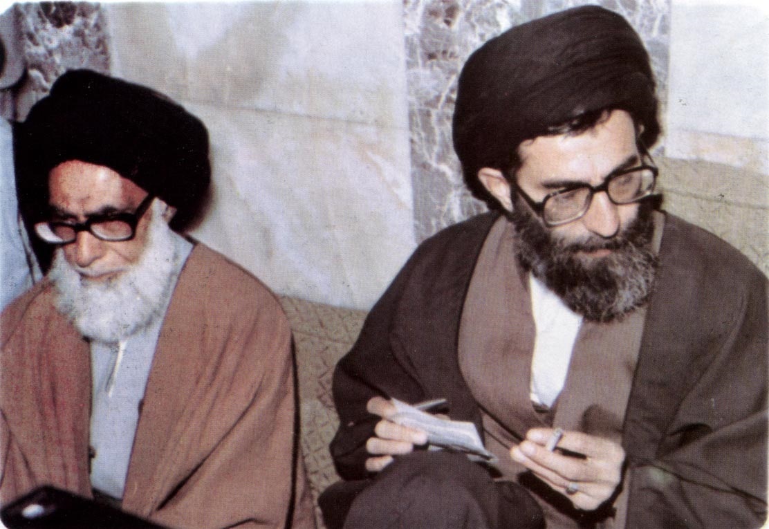 از جنگ بدون اسلحه تا زندگی در تبعید/ رهبری که وقتی منبر را از او می&zwnj;گرفتند، روی زمین می&zwnj;نشست