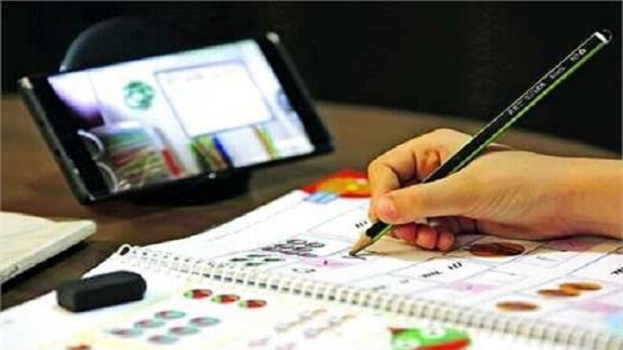 اهدای ۱۵۰ دستگاه تبلت به دانش‌آموزان و دانشجویان نیازمند چهارمحال و بختیاری
