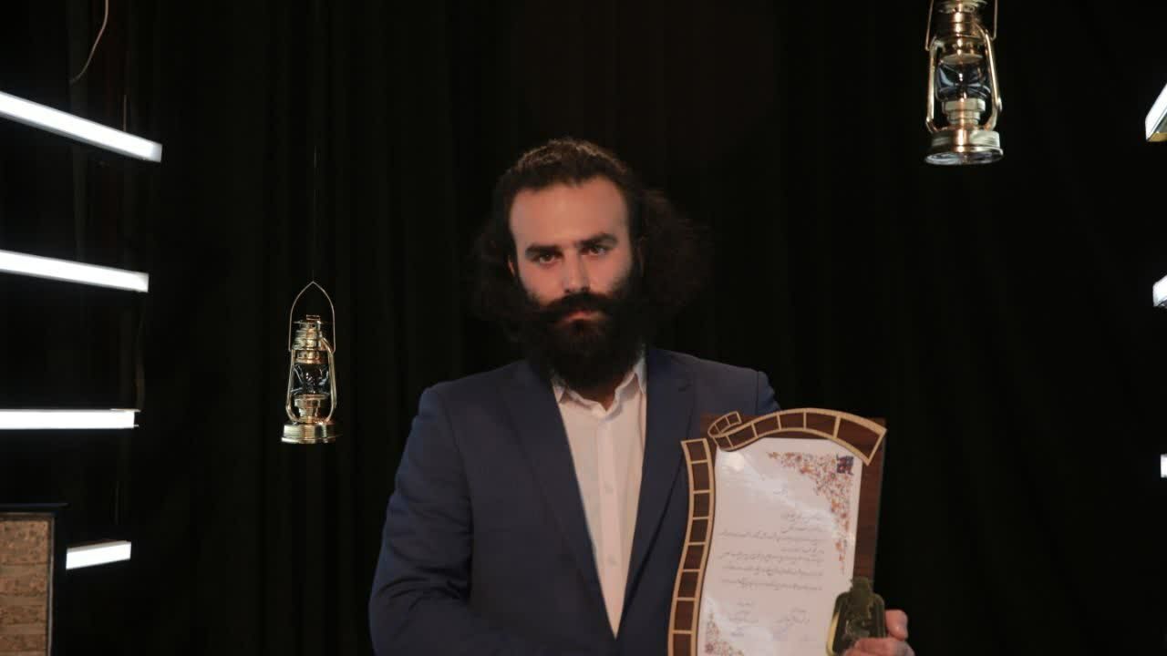 اعطای لوح افتخار جشنواره کشوری عمار به هنرمند بسیجی گیلانی