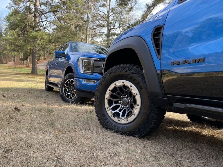 کدام قوی تر است، رام TRX یا فورد F-150 هیبرید؟