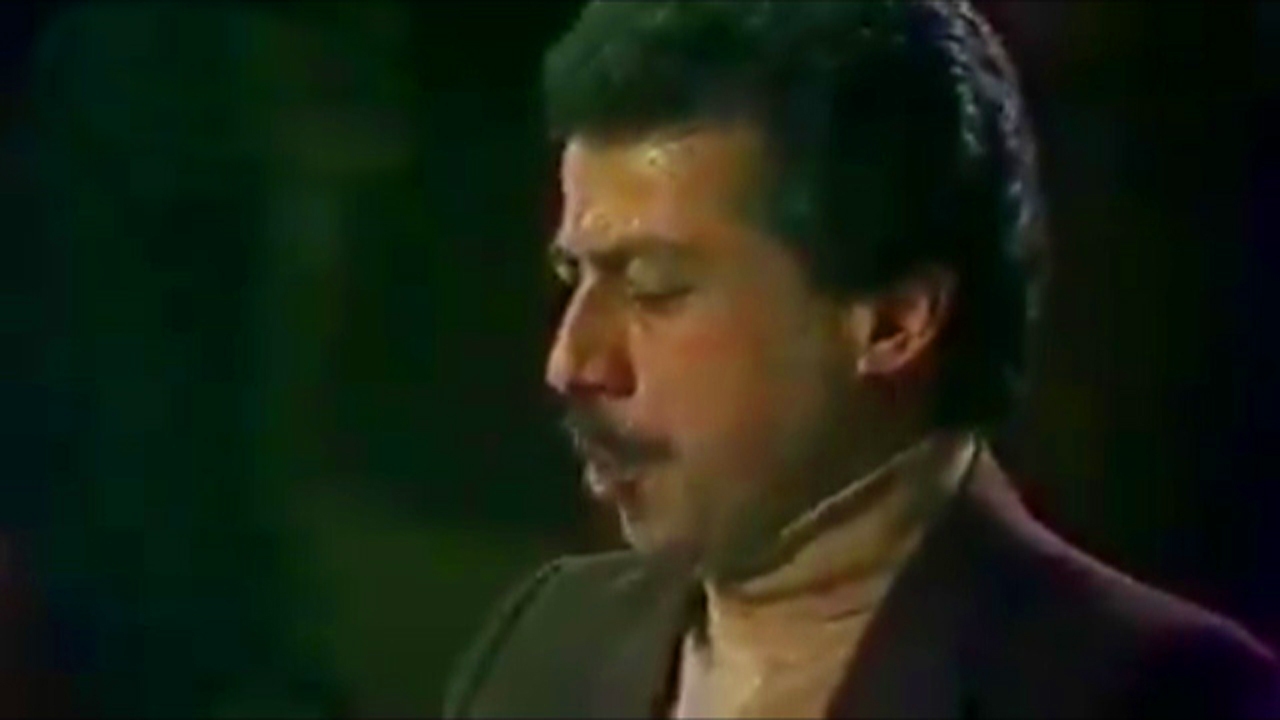سرود خاطره انگیز «آب زنید راه را» با صدای مرحوم محمود علیقلی و مهرداد کاظمی + فیلم
