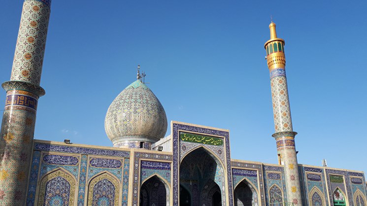 بقعه امامزاده اسحاق(ع) نگین فیروزه‌ای در خرامه