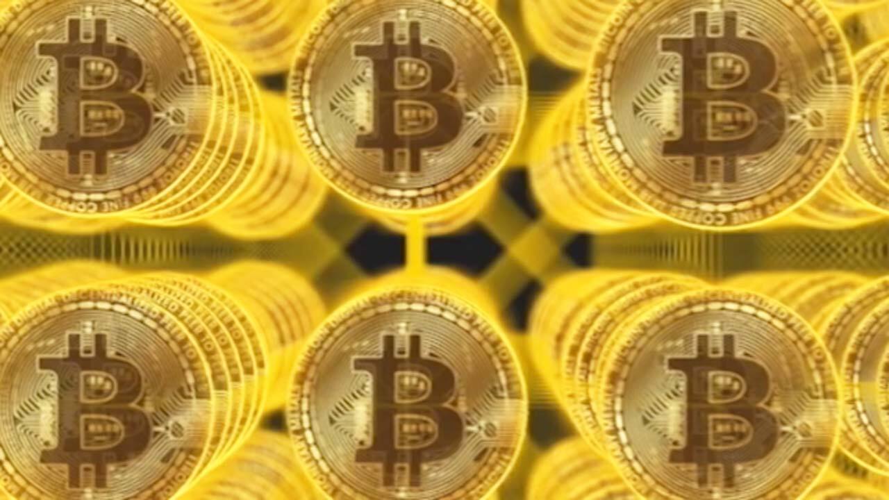 افرادی که با استخراج بیت کوین، برق کشور را سر می‌کشند! + فیلم