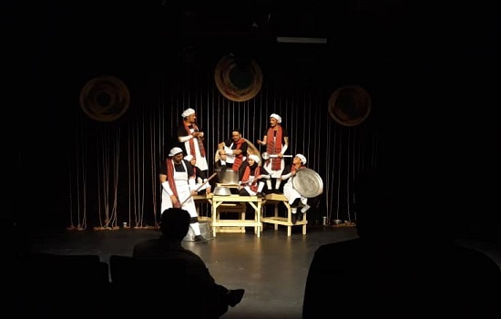 نمایش «آبگوشت زهرماری»؛ نمایشی آبدوغ خیاری با طعم ابتذال نمایش «آبگوشت زهرماری»؛ نمایشی آبدوغ خیاری با طعم ابتذال