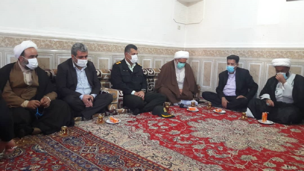 دیدار مسئولان آبادان با خانواده معظم شهدا و جانباز