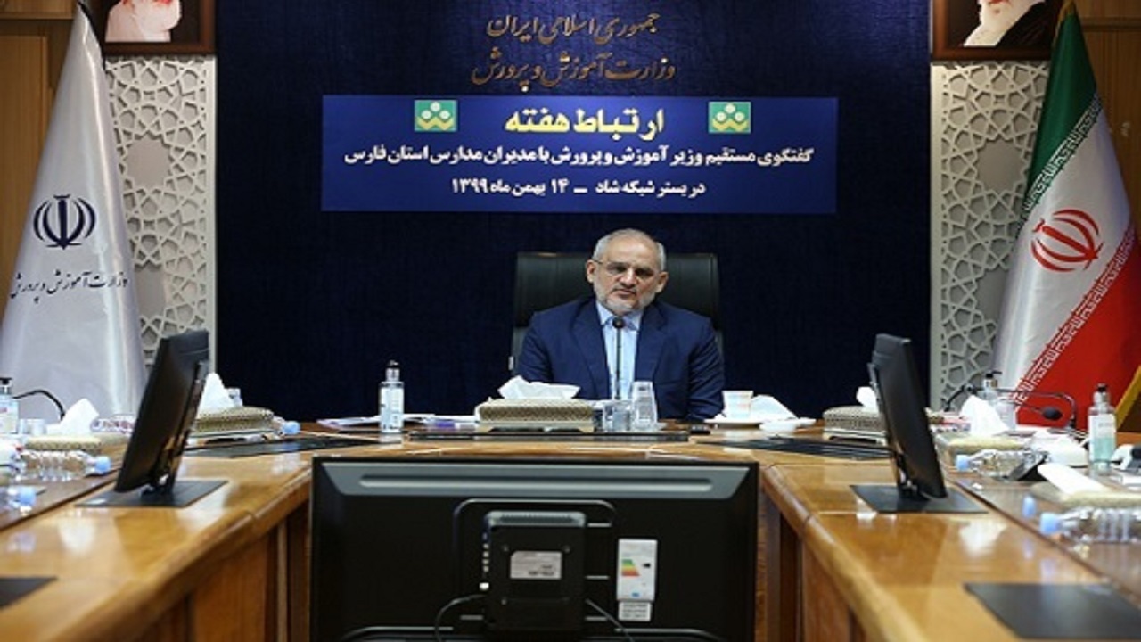 مدیران مدارس برای بازسازی نقش مدرسه در فضای مجازی تلاش کنند