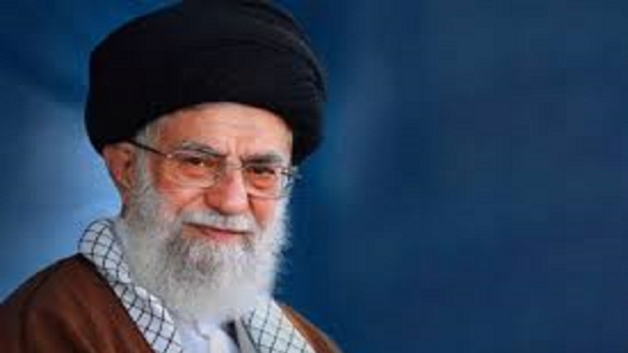 بايد كاری کنیم که بچه‌ها حتما دست مادر را ببوسند