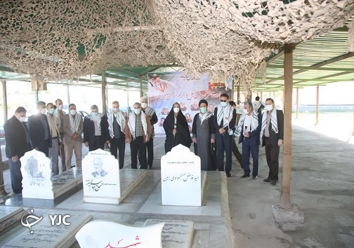 غبار از مزار شهدای انقلاب اسلامی پاک شد و گل جای آن نشست