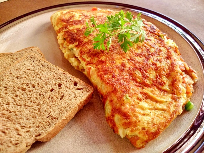 ۲ طرز تهیه املت مرغ و قارچ با پنیر + املت مرغ و سبزیجات