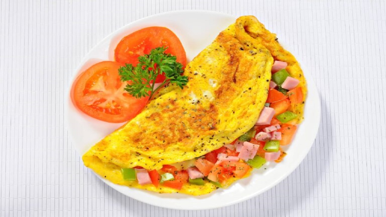 ۲ طرز تهیه املت مرغ و قارچ با پنیر + املت مرغ و سبزیجات