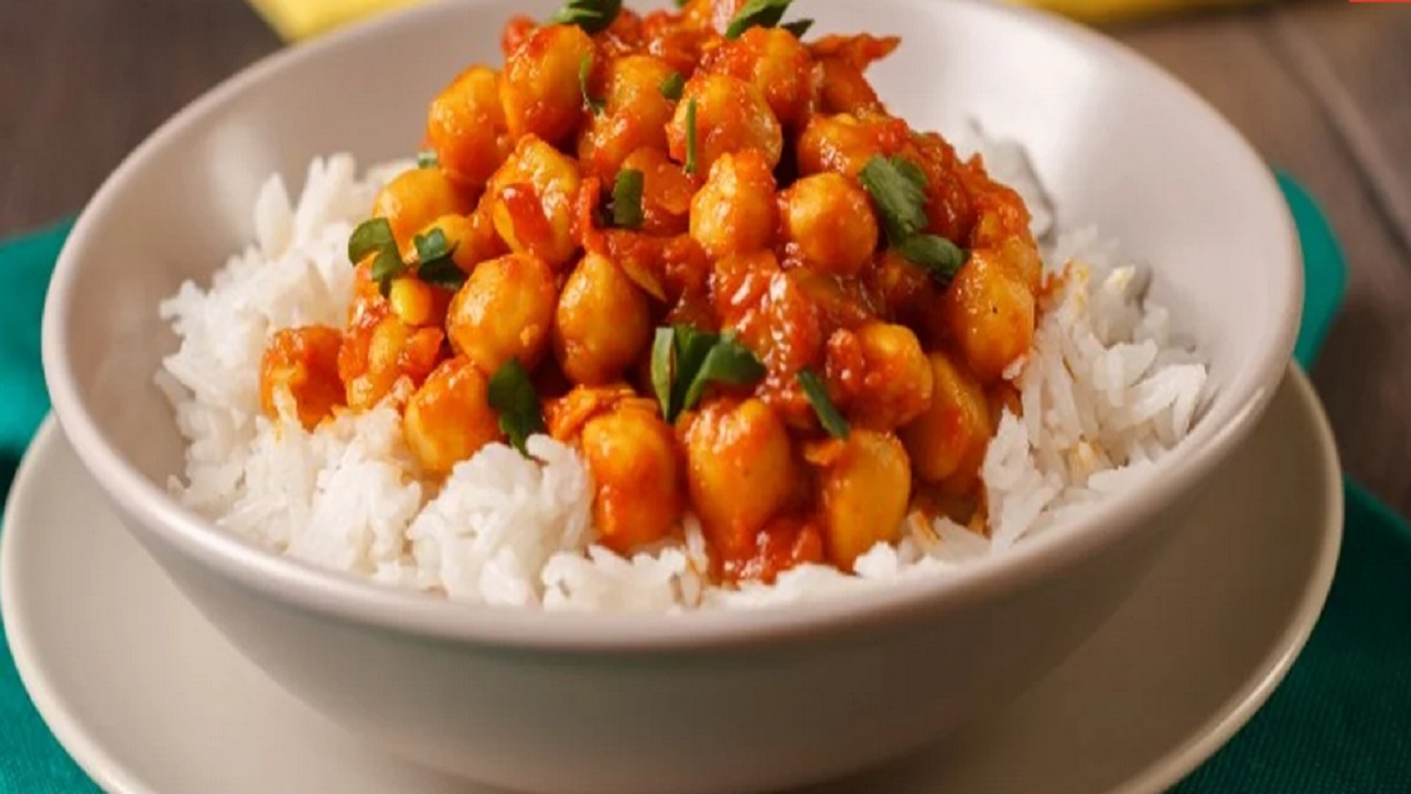 طرز تهیه کاری نخود و ماست؛ یک غذای هندی تند و خوشمزه